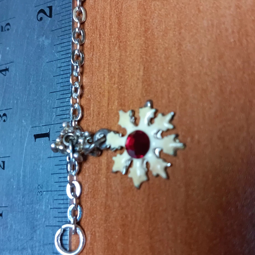 UP-Cycled, Vintage Red and Green Holiday Charm Bracelet - Picture 3 of 8